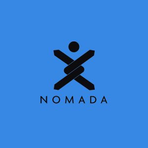 Logotyp NOMADA na granatowym tle