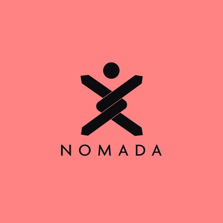 Logotyp NOMADA na różowym tle